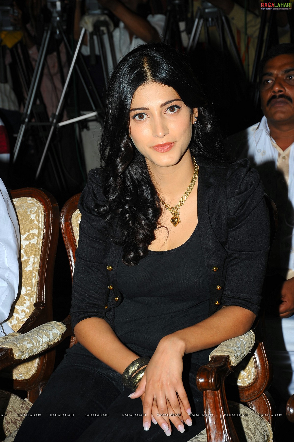 Shruthi Haasan (Hi-Res)