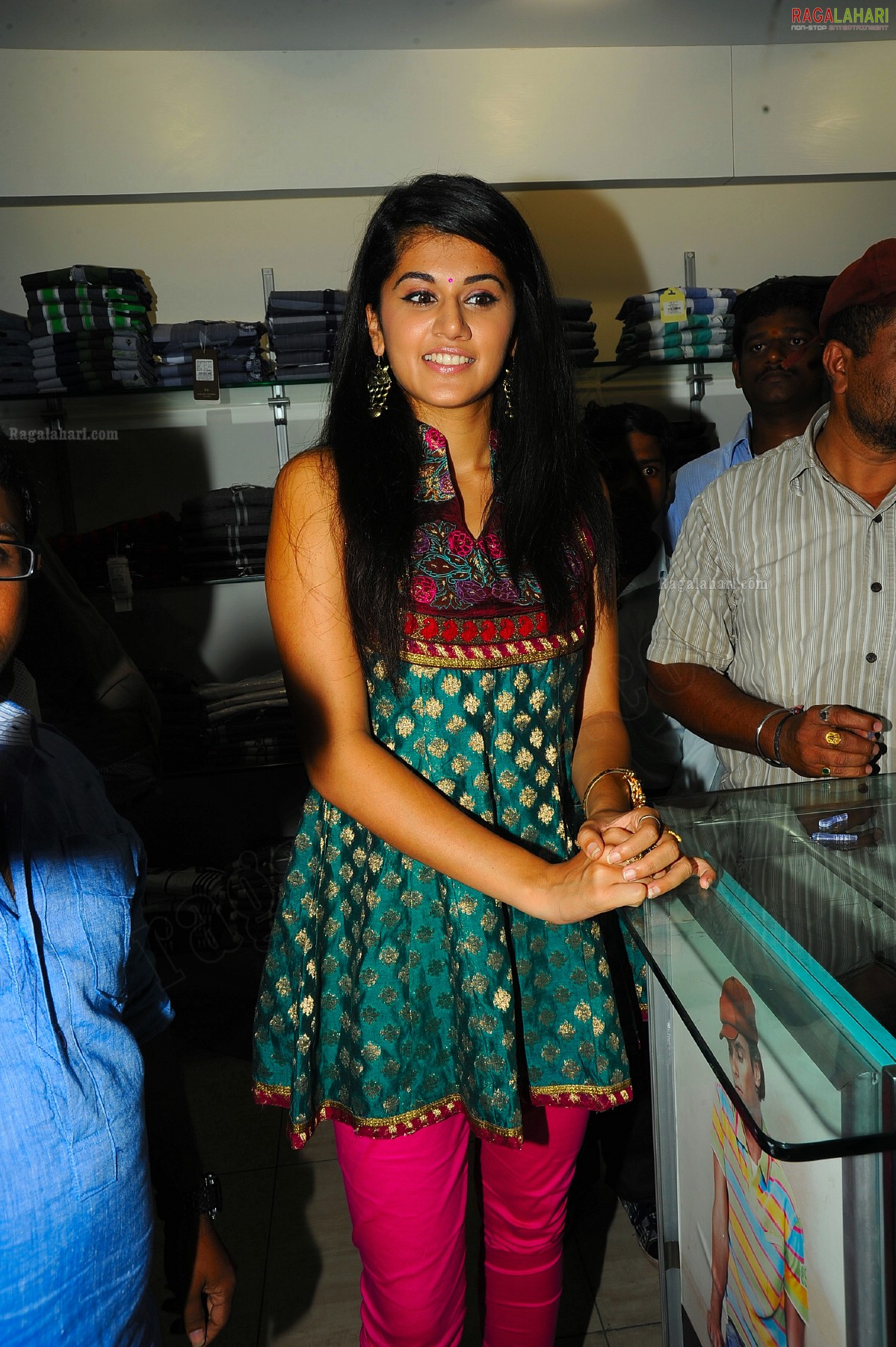 Taapsee (Hi-Res)