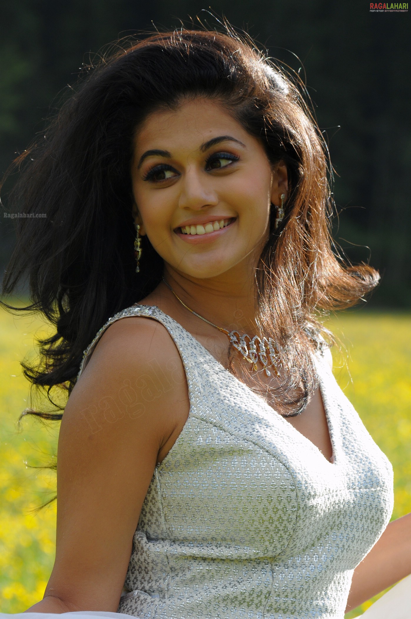 Taapsee (Hi-Res)