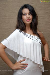 Heroine Diksha Panth