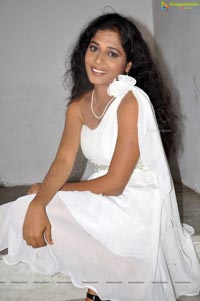 Love Ante Heroine Geetha