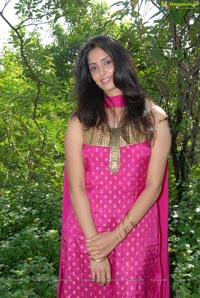 Bakara Movie Heroine Yashika