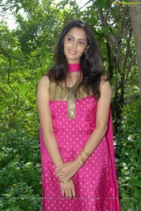 Bakara Movie Heroine Yashika