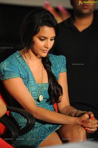 Priya Anand English Vinglish