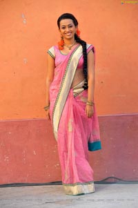 Ester Noronha in Saree Photos