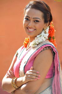 Ester Noronha in Saree Photos