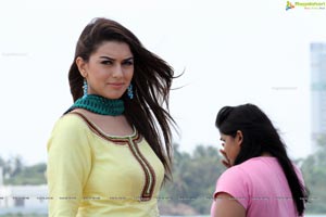 Hansika in Theeya Velai Seiyyanum Kumaru