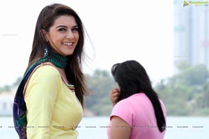 Hansika in Theeya Velai Seiyyanum Kumaru