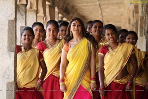 Hansika in Theeya Velai Seiyyanum Kumaru