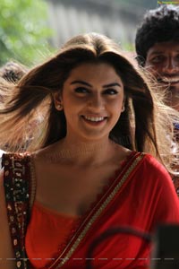 Hansika in Theeya Velai Seiyyanum Kumaru