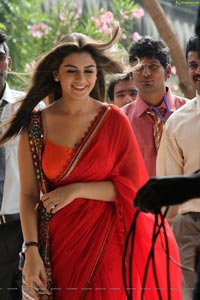 Hansika in Theeya Velai Seiyyanum Kumaru