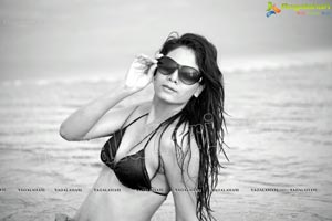 Indian Model Keerthi Hot Photos