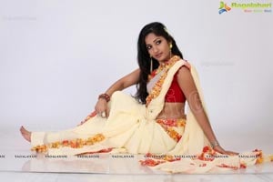Nachavule Heroine Madhavi Latha Exclusive Photos