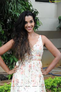 Anu Priya at Potugadu Press Meet