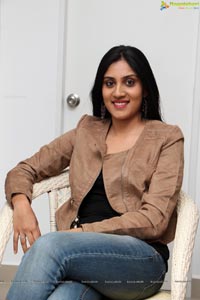 Dhanya Balakrishna at Vestitii Designer Stores Launch