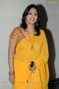 Anchor Jhansi in Yellow Saree