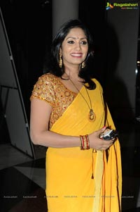 Anchor Jhansi in Yellow Saree