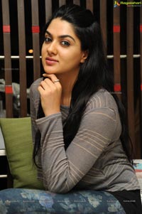 Potugadu Heroine Sakshi Chowdary