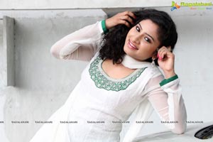 Telugu Actress Vishnu Priya