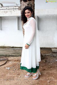 Telugu Actress Vishnu Priya