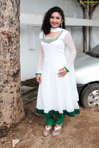 Telugu Actress Vishnu Priya