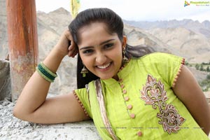 Sanusha Santhosh Wallpapers