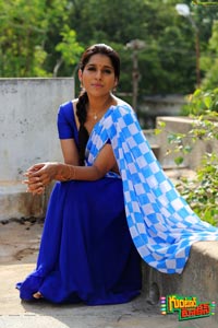 Rashmi Gautam Half Saree