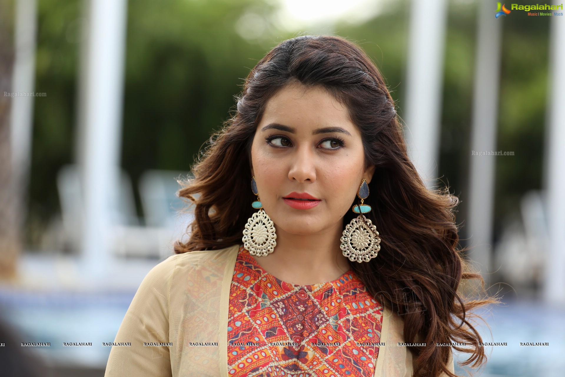 Telugu Actress Rashi Khanna HD Wallpapers