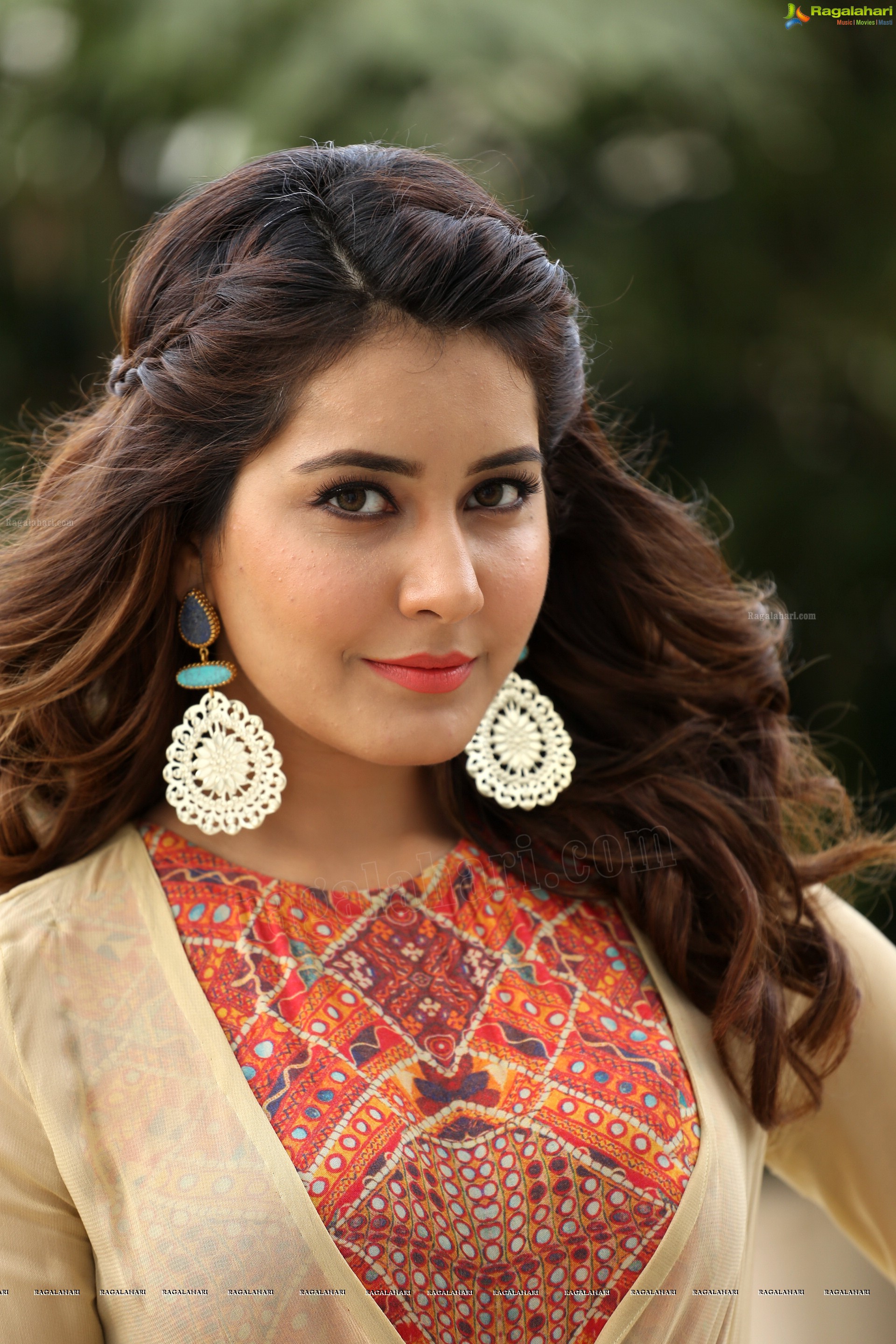 Telugu Actress Rashi Khanna HD Wallpapers