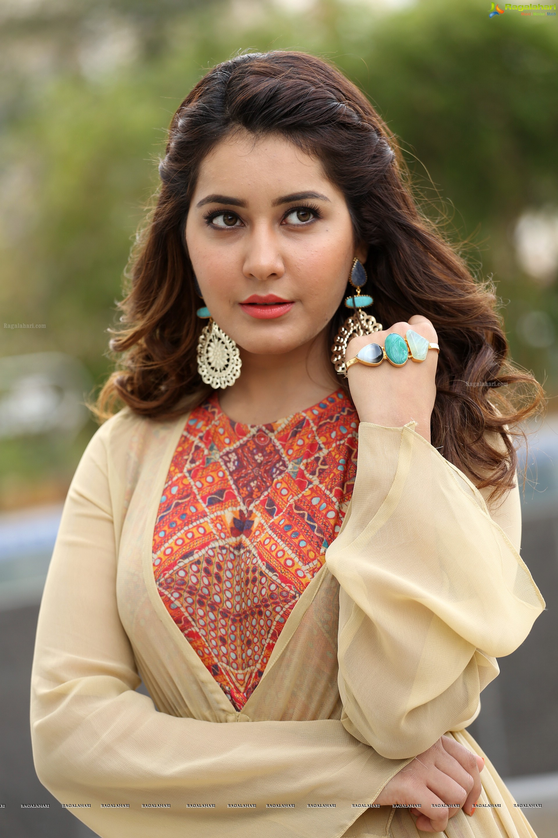 Telugu Actress Rashi Khanna HD Wallpapers