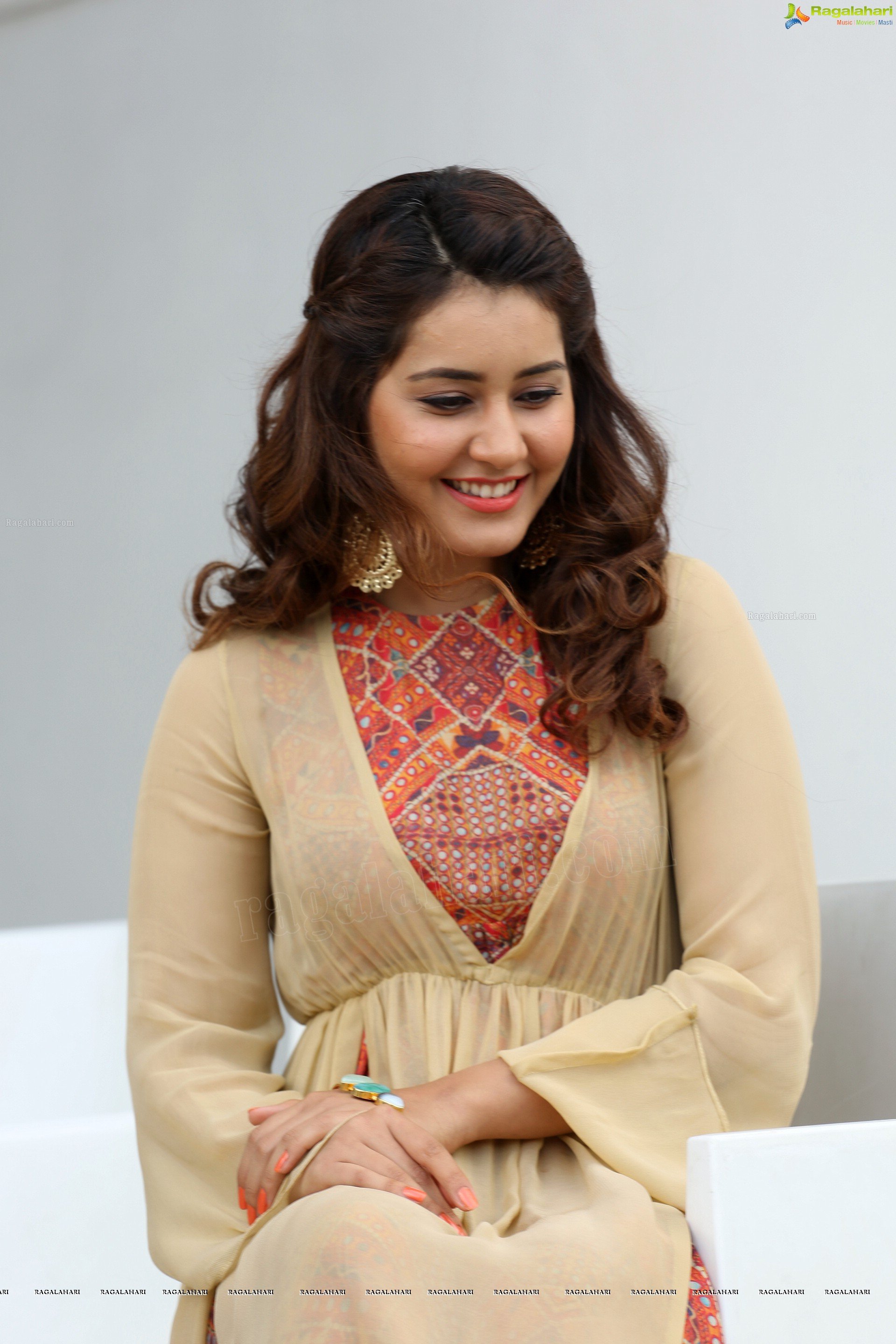 Telugu Actress Rashi Khanna HD Wallpapers