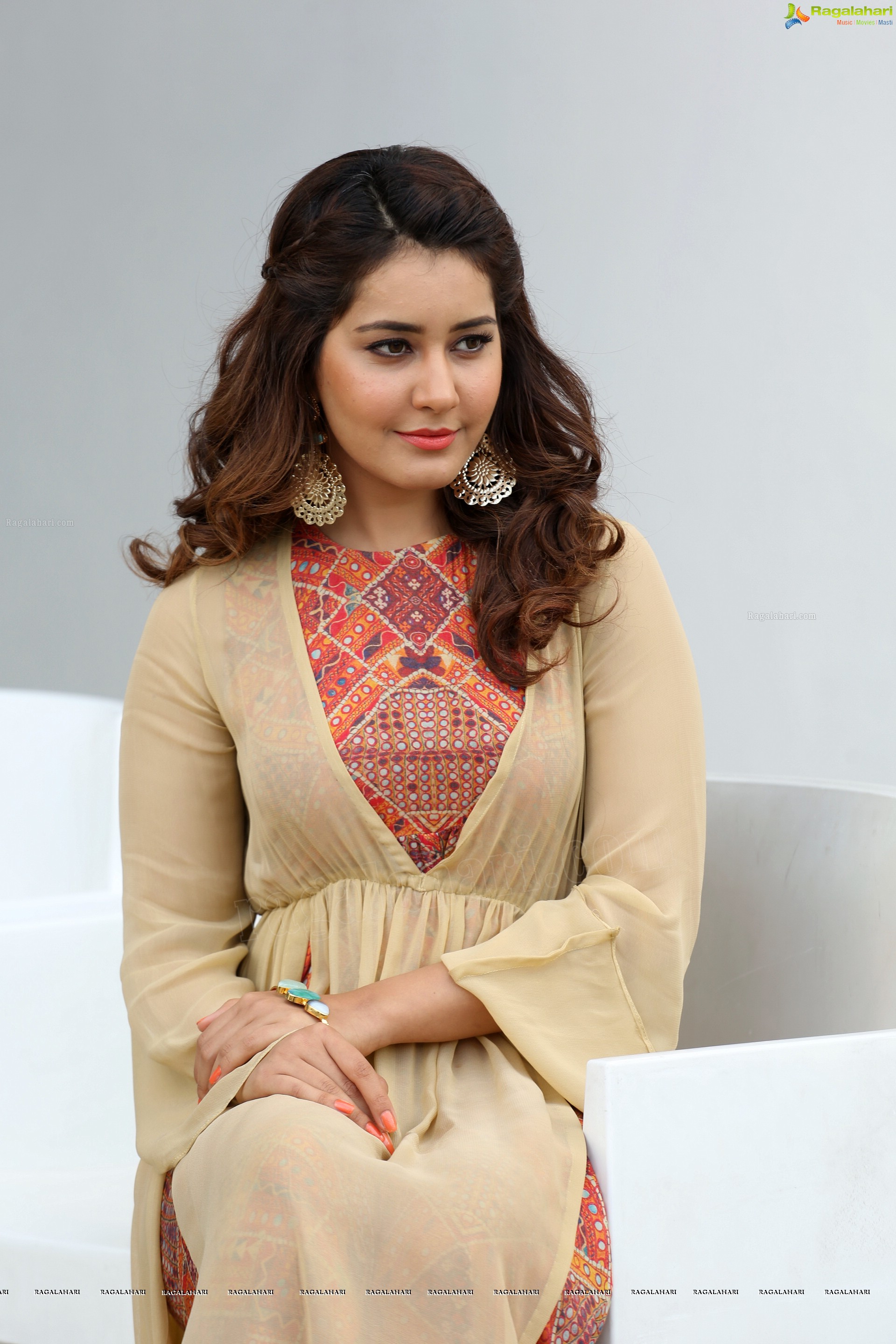 Telugu Actress Rashi Khanna HD Wallpapers