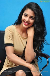 Daksha Nagarkar Photos