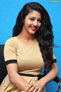 Daksha Nagarkar Photos