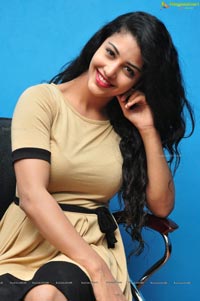 Daksha Nagarkar Photos