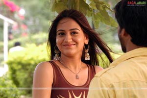 Aksha Photo Gallery/Wallpapers from Yuvatha