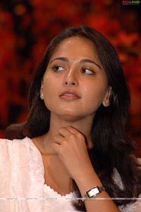 Anushka Photo Gallery/Wallpapers from Chintakayalaravi Press Meet