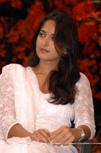 Anushka Photo Gallery/Wallpapers from Chintakayalaravi Press Meet