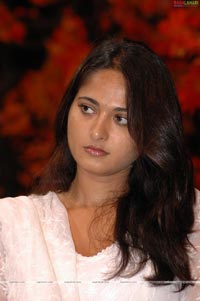 Anushka Photo Gallery/Wallpapers from Chintakayalaravi Press Meet