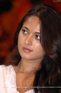 Anushka Photo Gallery/Wallpapers from Chintakayalaravi Press Meet