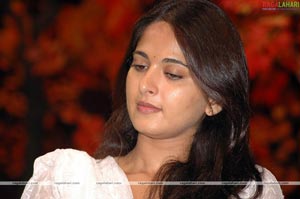 Anushka Photo Gallery/Wallpapers from Chintakayalaravi Press Meet