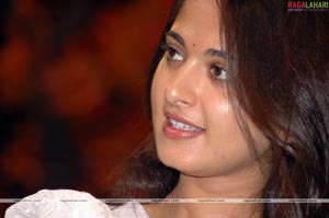 Anushka Photo Gallery/Wallpapers from Chintakayalaravi Press Meet