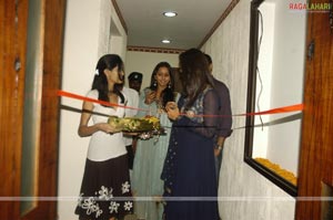 Anushka inaugurates the new branch of Smita's Bubbles Spa Saloon