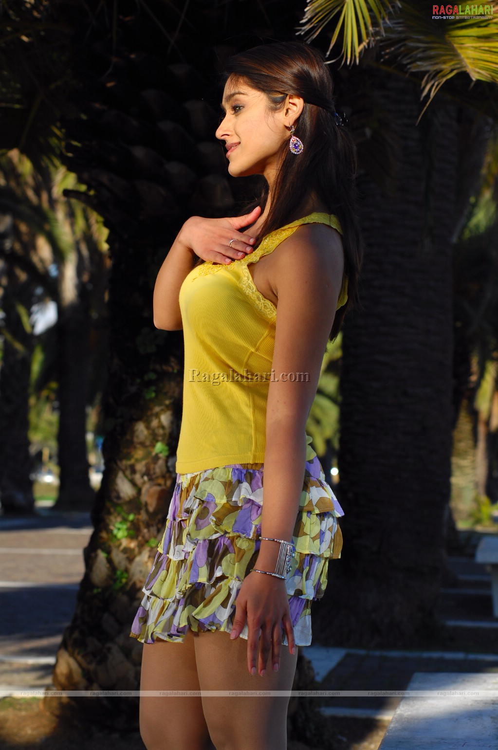 Ileana Yellow Short Dress Pics